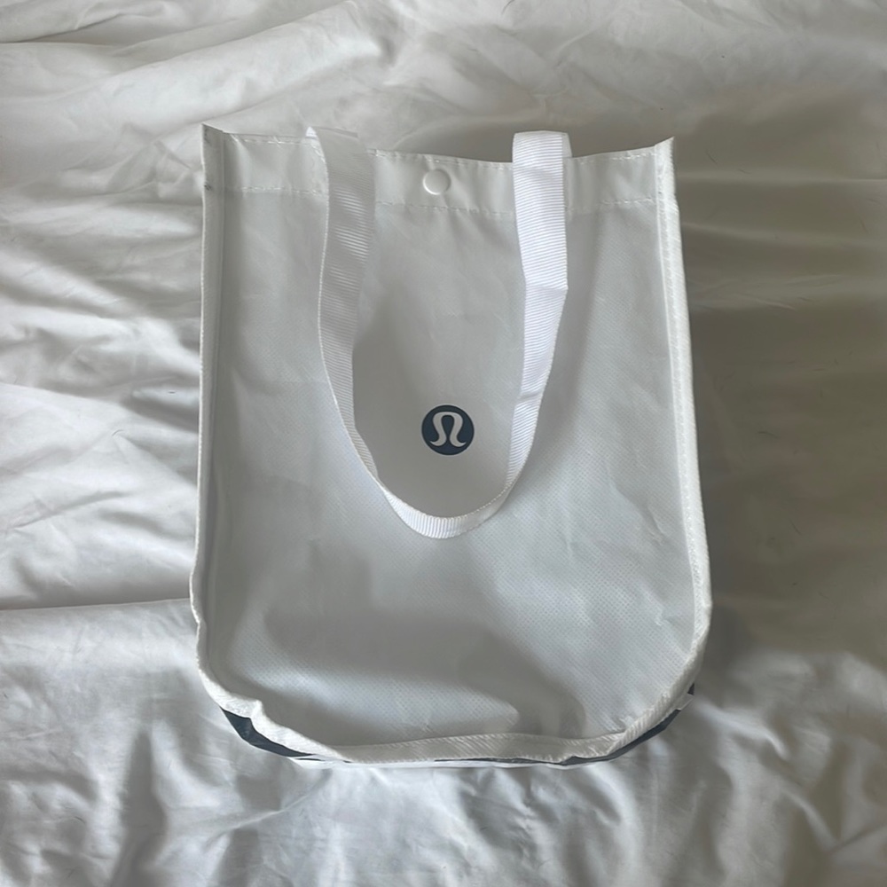 Small white Lululemon bag